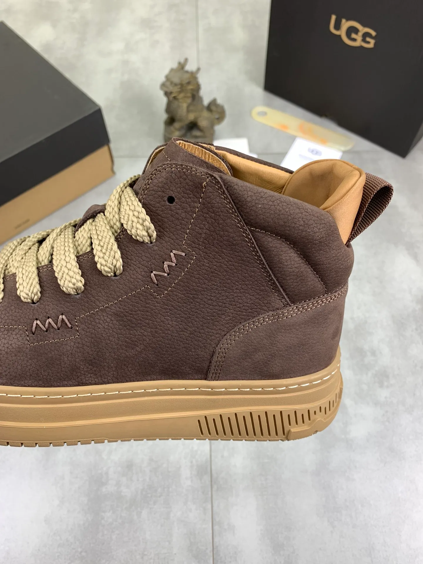 Men's Men's Shoes P620 [New Style] 💰 🆘 "Real Wool" [UGG] 👉 Popular men's shoes official website synchronization 🔰 Genuine quality [proud] is not comparable to the imitations in the general market 🌀 The upper is imported Italian frosted cowhide, and the lining: foot pad 🅰️ grade 🐑 real wool 👻 Only Grade A can show the effect The hand feels smooth and delicate 🔱The shoe shape is grand, only genuine factories can achieve it 🎄The perfect toughness of the original outsole 👻⬛️ allows customers to bid farewell to one-time consumption. Real wool lining, super warm. 4⃣️Color options available Size: 38-44